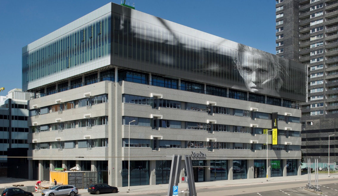 Gevelbestickering gebouw Groot Willemsplein