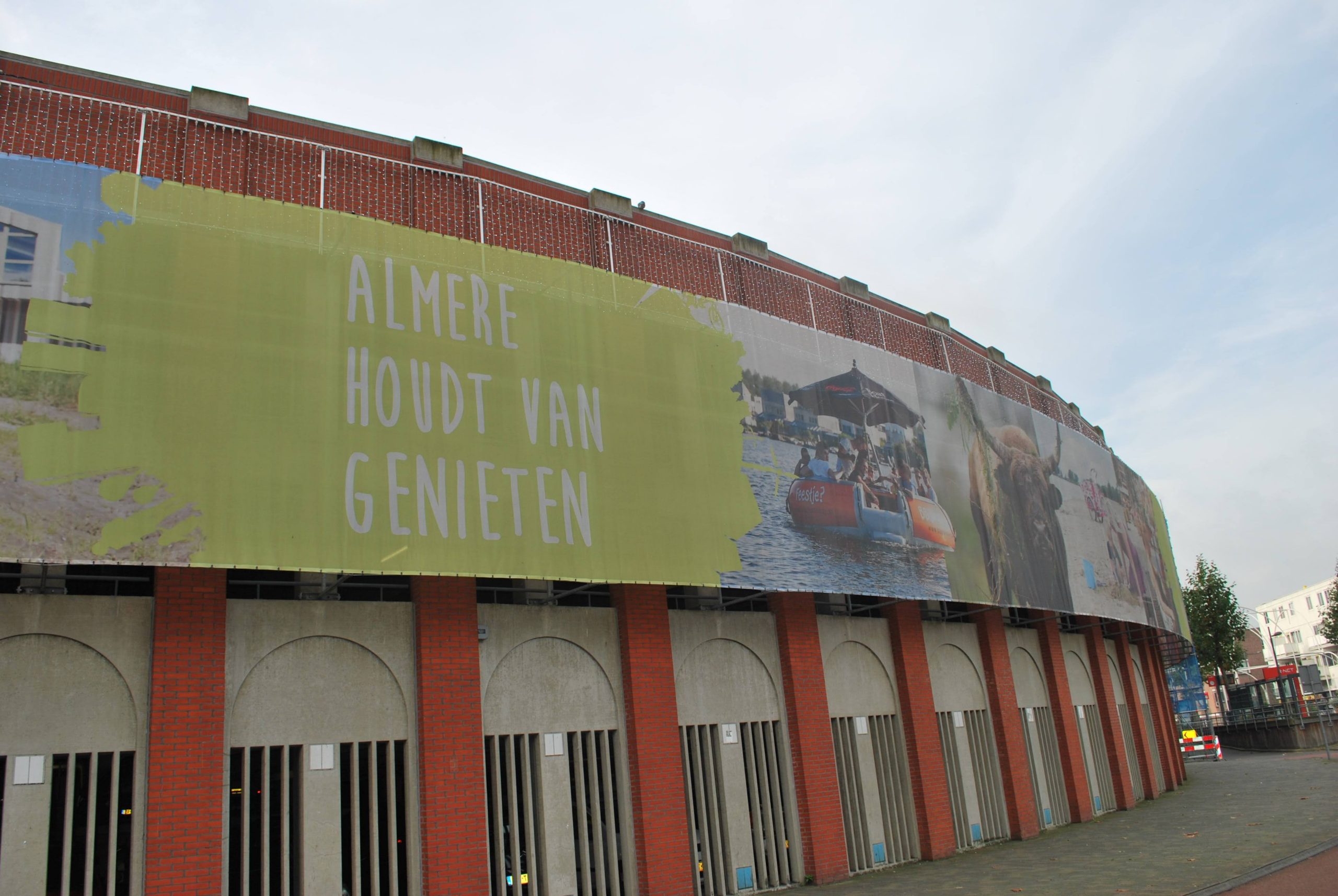 Reclamebeleid: reclamedoek in Almere, reclame of branding?