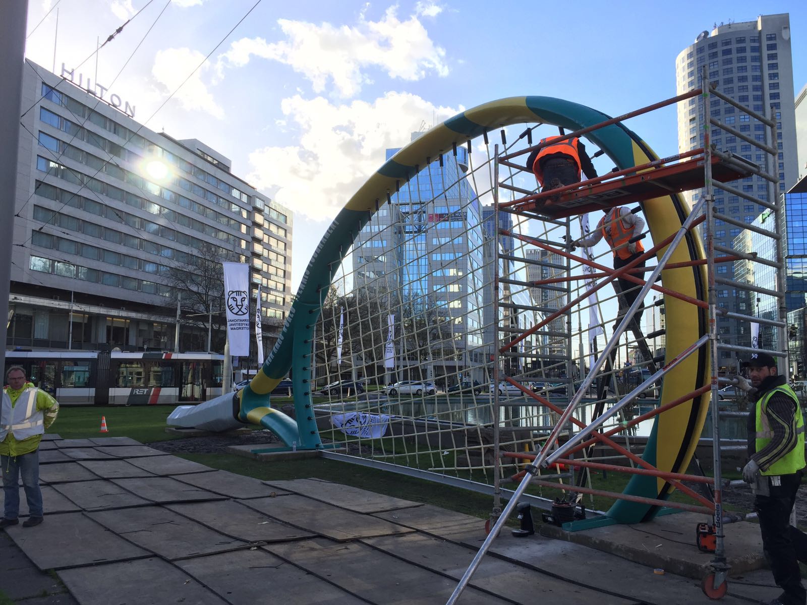 Opbouw Mega tennisracket in Rotterdam