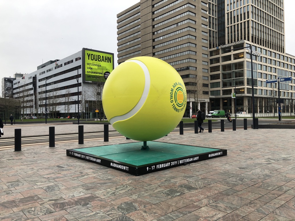 Eye catcher mega bal voor het ABN AMRO Open in Rotterdam