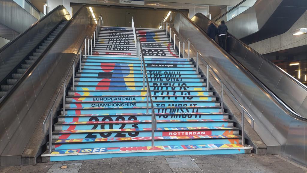 European Para Championships bestickering op trap naar metrostation Zuidplein